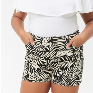 NWT!! Forever21 Plus Shorts Size 16 Palm Print